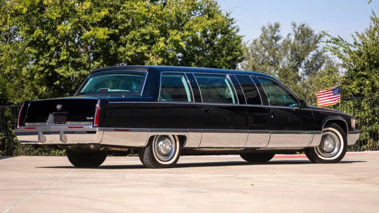 Limousine presidencial de Bill Clinton vai a leilão nos EUA