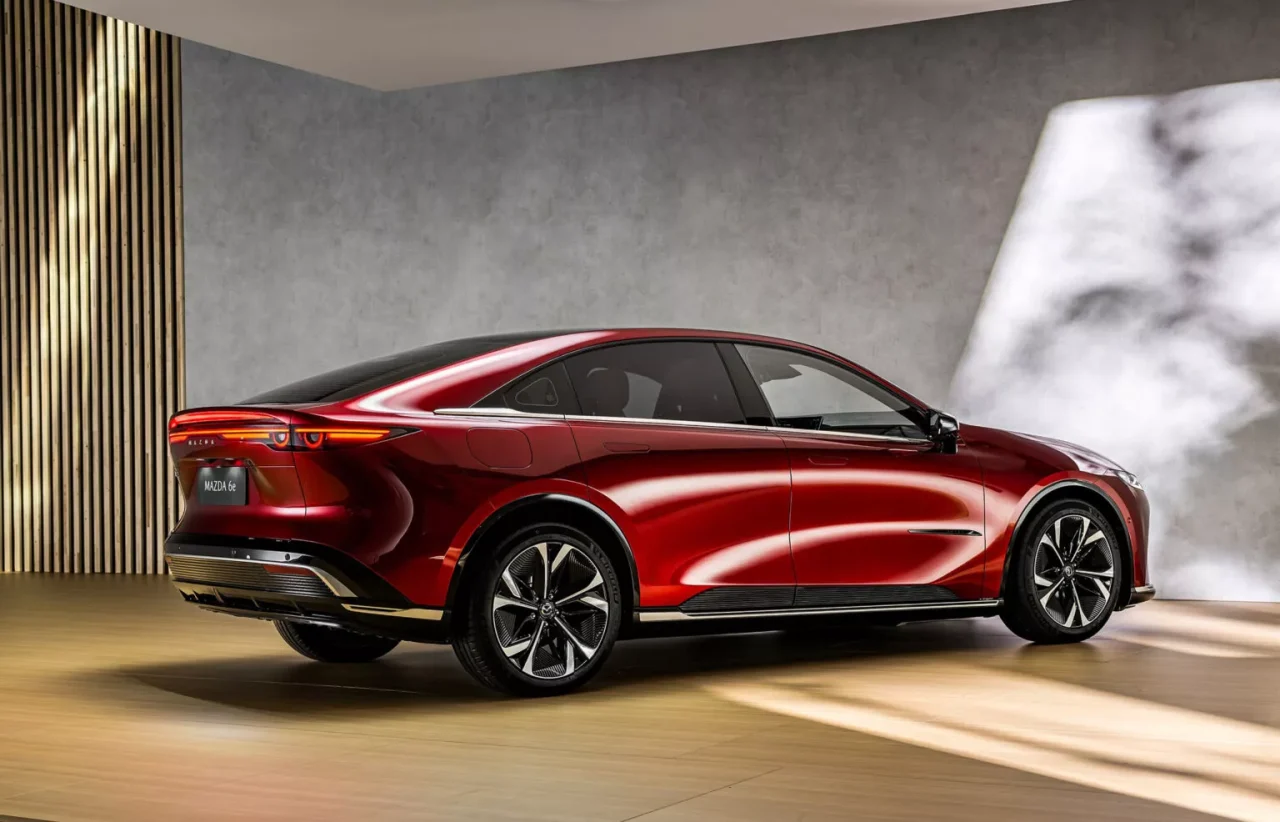 Mazda 6e estreia com foco no mercado europeu