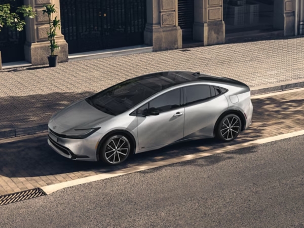 Toyota Prius 2025 chega à sua quinta geração na Europa