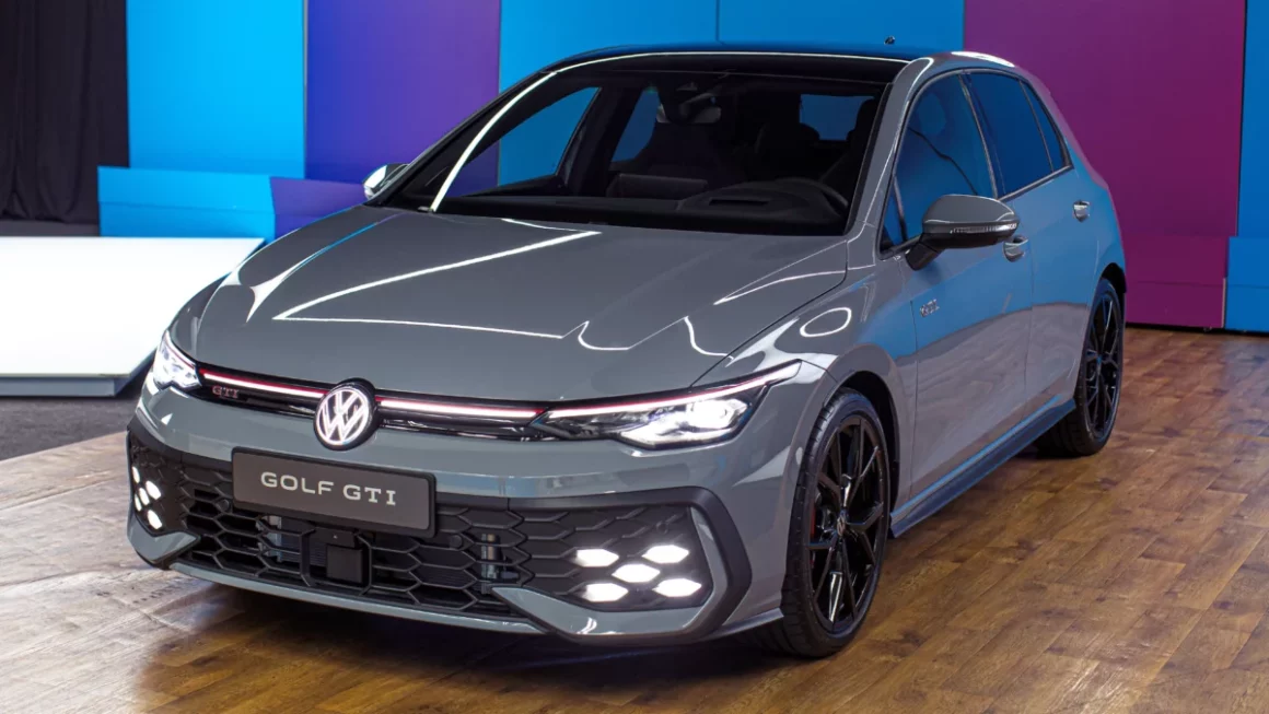 Volkswagen Golf 8.5 2025: primeiras impressões do hatch renovado