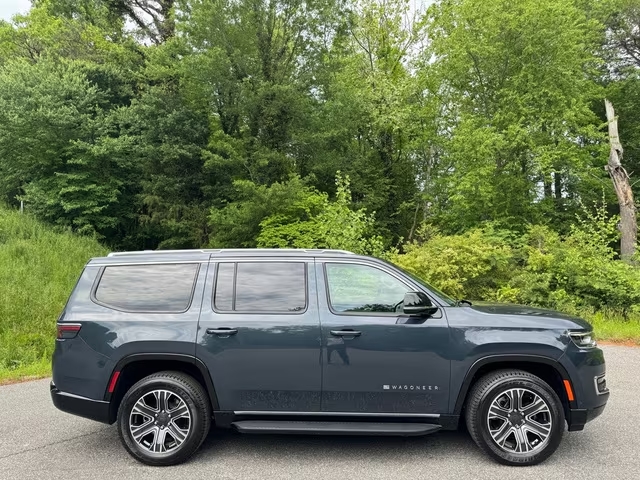 Jeep admite preços elevados e revê estratégia de equipamentos para seus carros