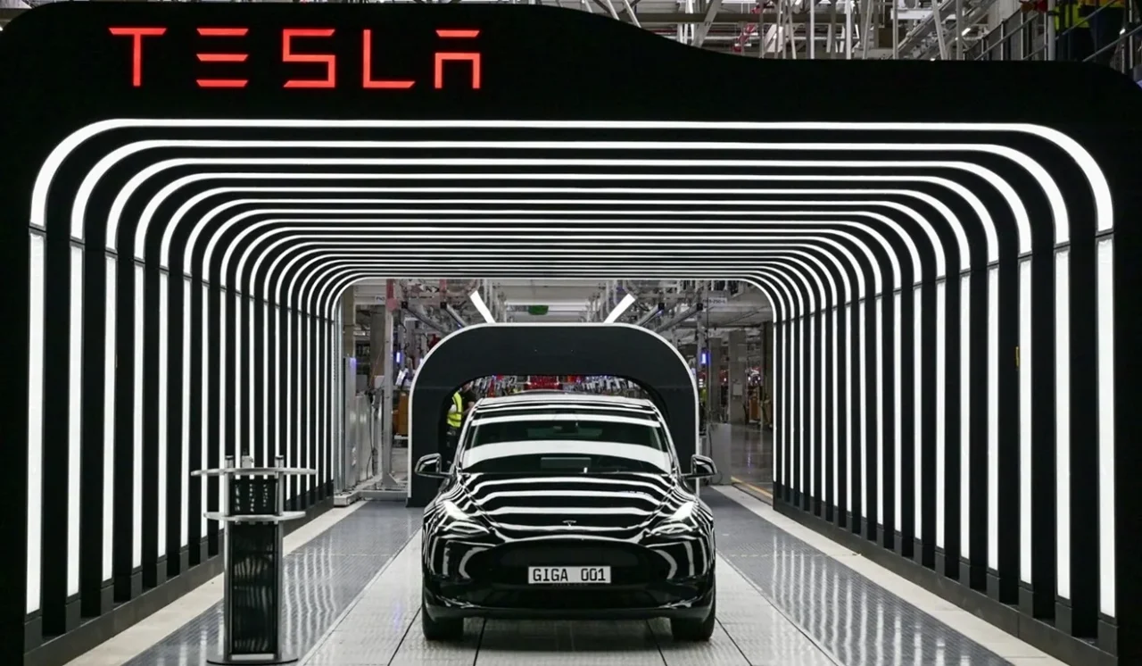 Vendas da Tesla caem pela 1ª vez em uma década e BYD dispara