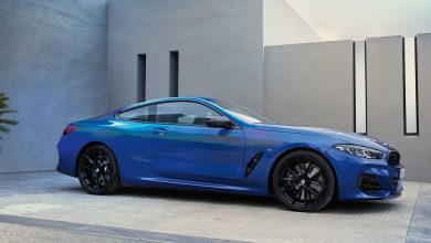 BMW M850i perde o controle em tentativa de arrancada e causa colisão múltipla na Califórnia