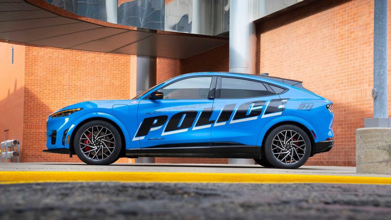 Polícia de Michigan Adota Ford Mustang Mach-E em sua Frota, Gerando Debate