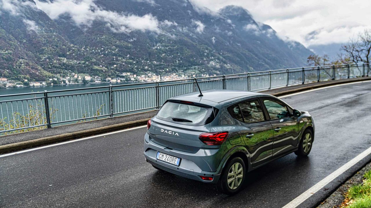 Dacia Sandero terá versão 100% elétrica em 2027, confirma CEO