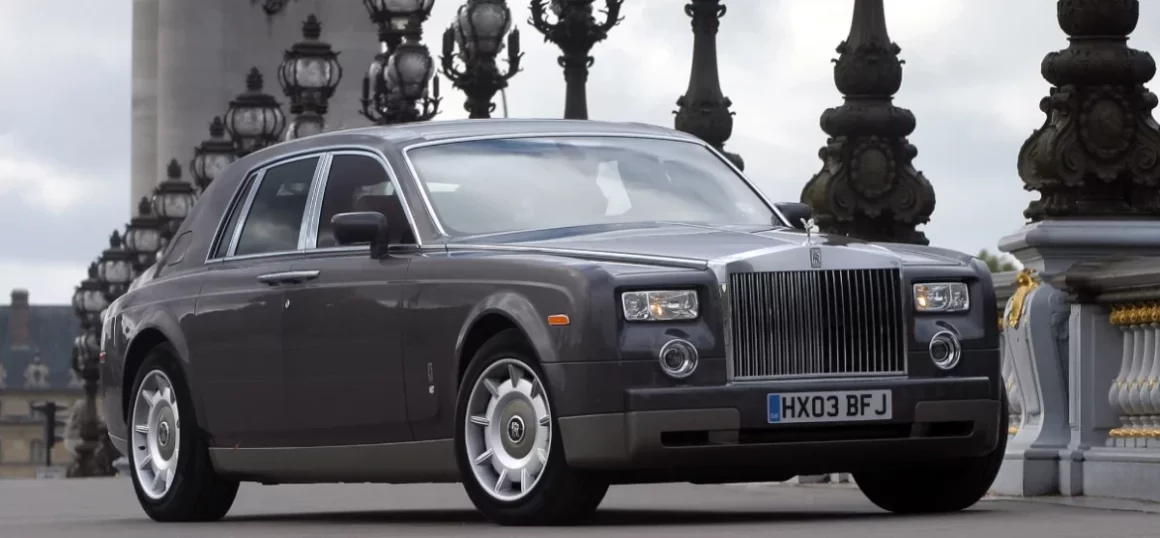 Rolls-Royce Phantom celebra centenário como ícone de luxo e personalização