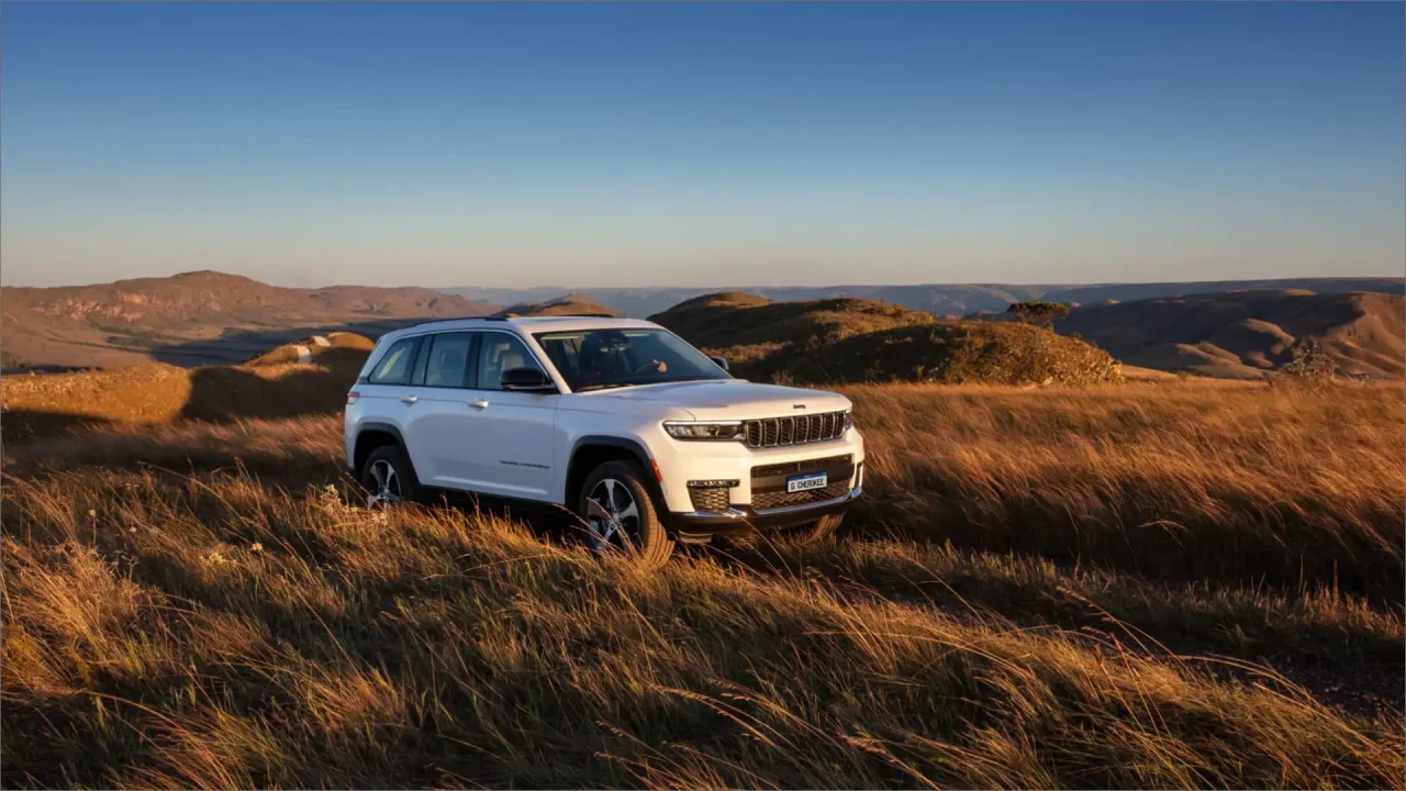 Jeep convoca recall de mais de 63 mil Cherokees por falha na unidade de transferência de potência