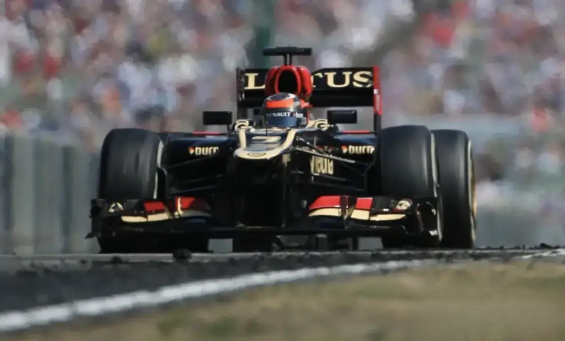 Lotus de Fórmula 1 pilotado por Raikkonen em 2013 vai a leilão por valor de Ferrari