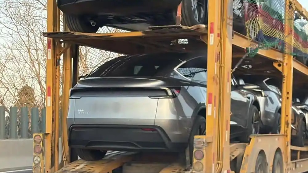 Tesla Model Y 'Juniper' reformulado é flagrado em transportadoras na China