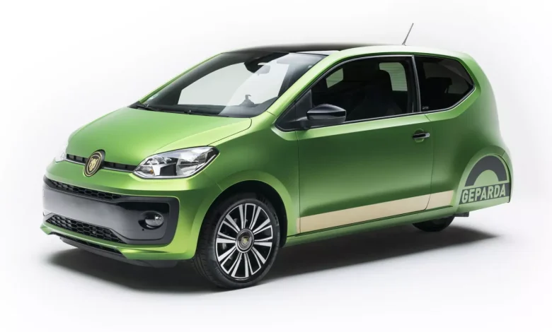 Triciclo derivado do VW Up! chega à Europa e pode ser conduzido por jovens de 16 anos