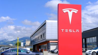 Protestos contra Tesla chegam aos EUA enquanto Elon Musk rebate críticas