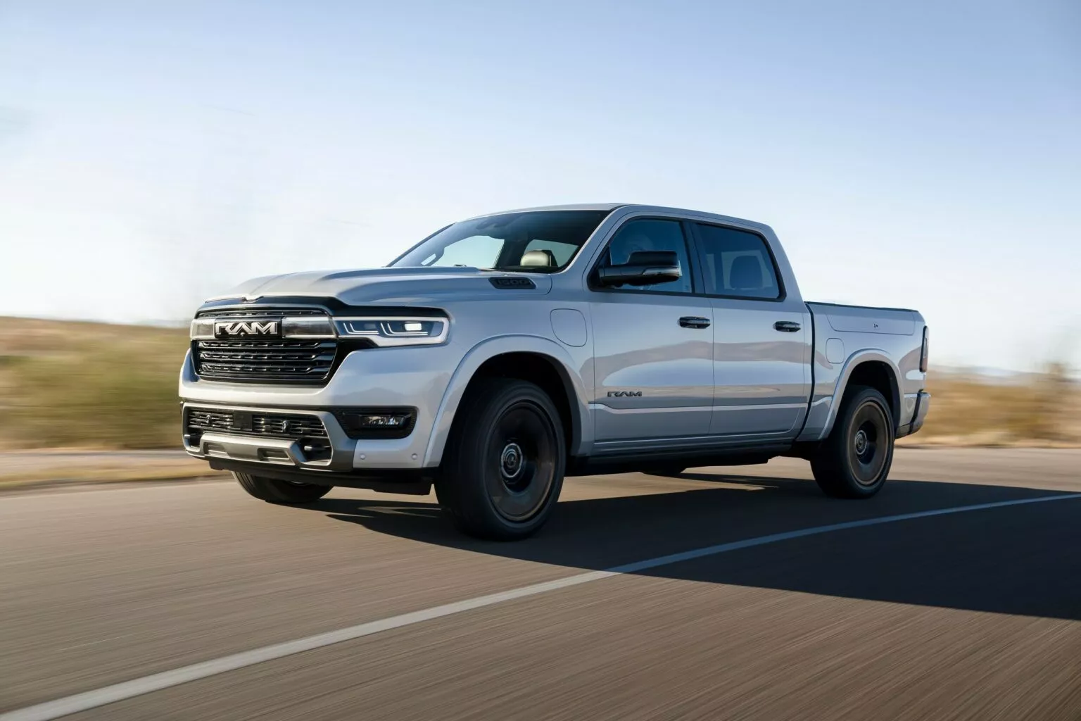 Ram Ramcharger 1500 2026: lançamento se aproxima com 1.110 km de autonomia