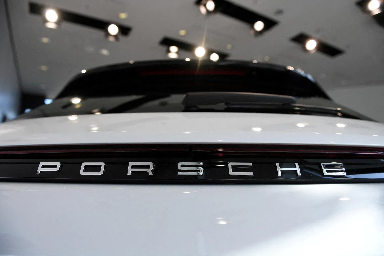 Porsche modera plano de eletrificação diante de desafios de rentabilidade