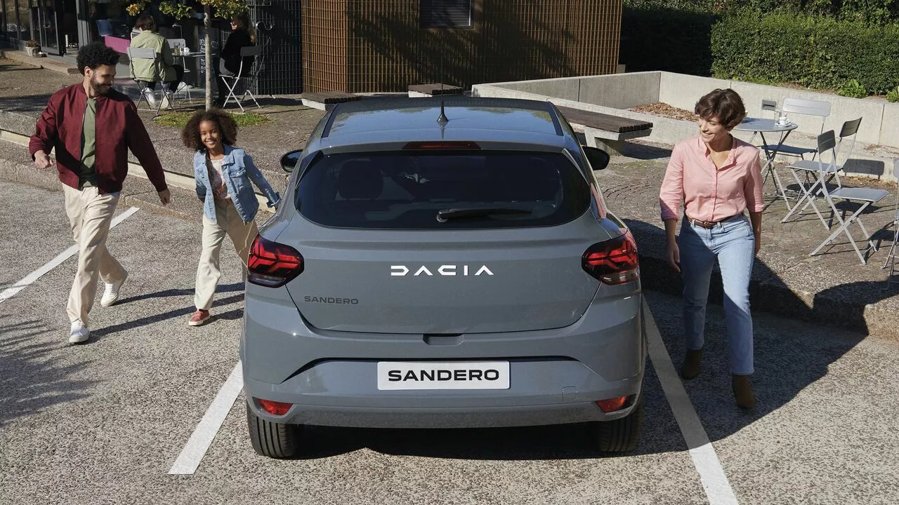 Dacia Sandero desbanca Tesla Model Y e lidera vendas na Europa em 2024