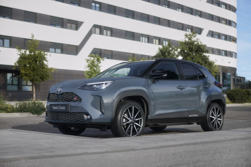 800 2025yariscrossgrsport image 2 Para competir no segmento dos SUVs compactos, o Toyota Yaris Cross 2025 chegará ao Brasil com duas opções de motorização