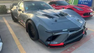 Corvette C5 customizado com visual de C3 e motor biturbo de 800 cv impressiona nos EUA