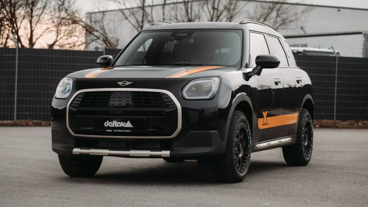 Mini Countryman ganha versão off-road robusta com preparação da Delta4x4 e X-raid