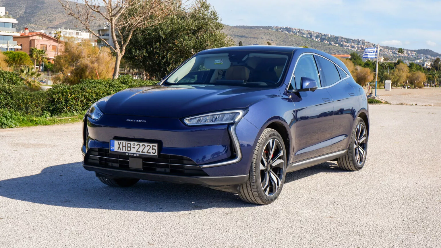 Seres 5: crossover elétrico chinês de 577 cv desafia Tesla Model Y na Europa