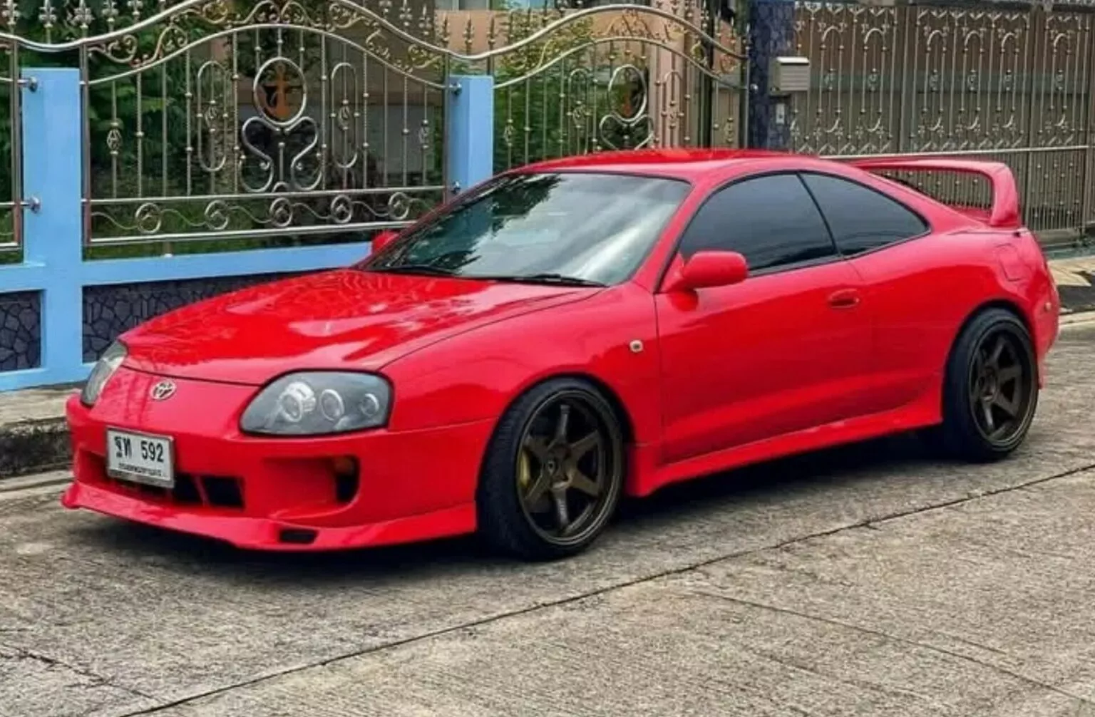 Toyota Celica 'disfarçado' de Supra A80 é colocado à venda na Tailândia