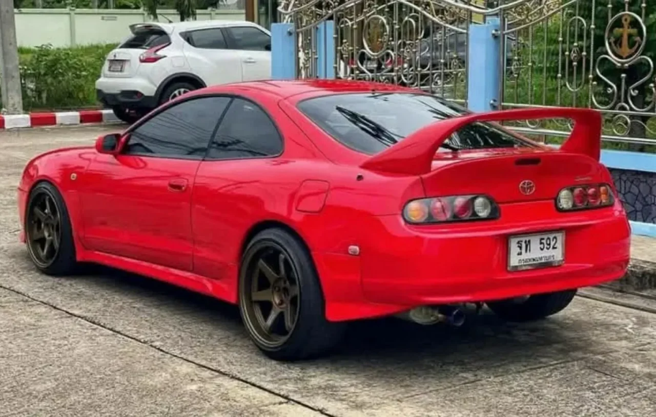 Toyota Celica 'disfarçado' de Supra A80 é colocado à venda na Tailândia