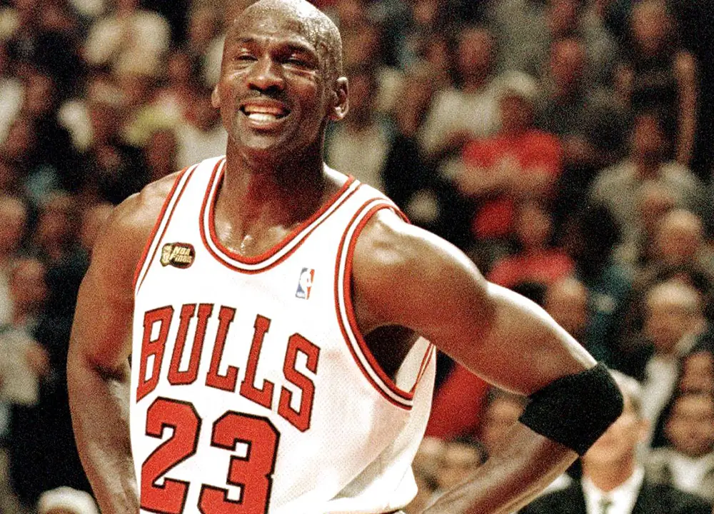 Filho de Michael Jordan é detido após Lamborghini atolar em trilhos de trem na Flórida