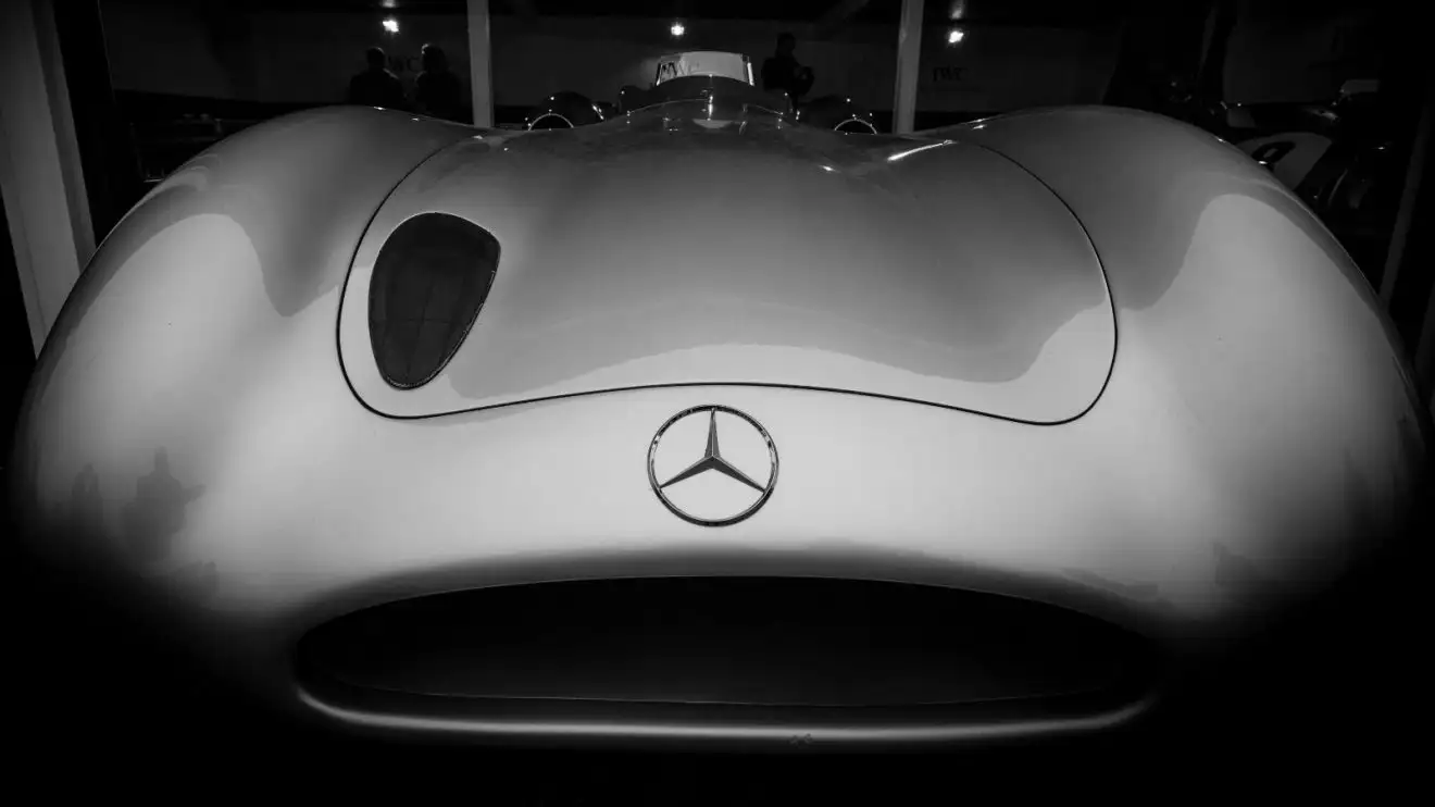 Mercedes W 196 R de Fórmula 1 alcança valor recorde em leilão