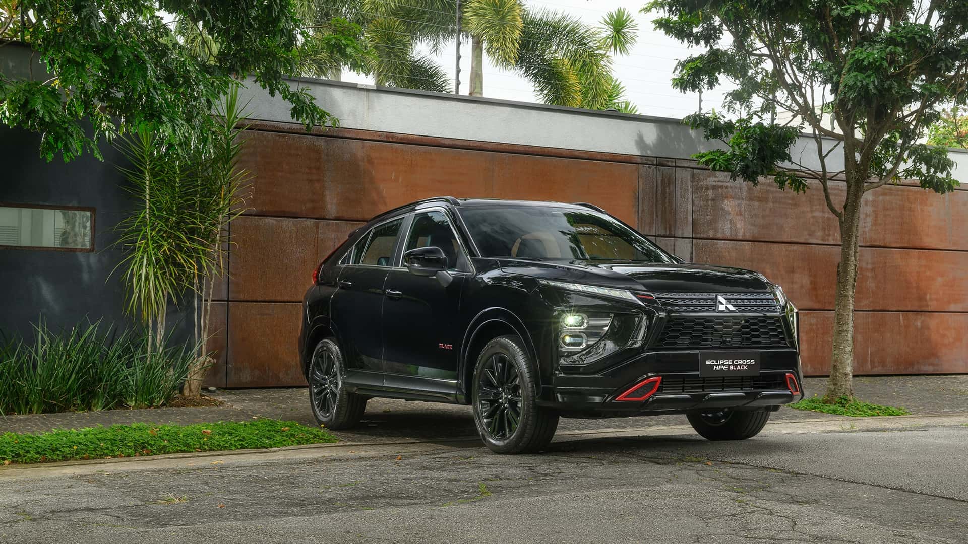 Mitsubishi Eclipse Cross 2026 chega ao Brasil com visual renovado e novas versões