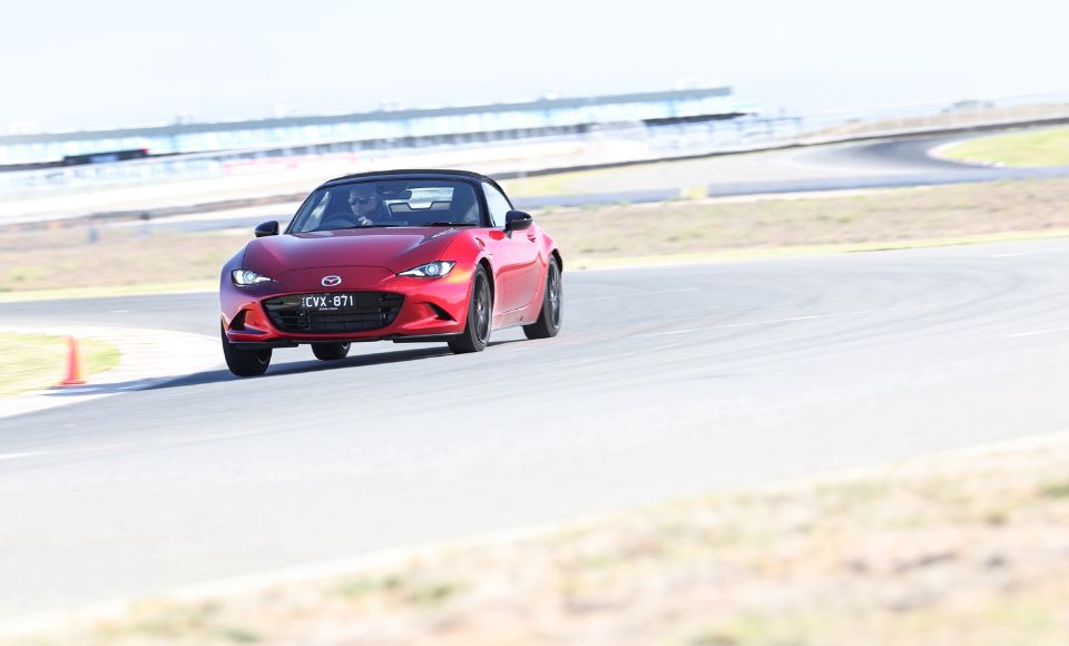 Minottek eleva experiência de condução do Mazda MX-5 NA com novo câmbio manual