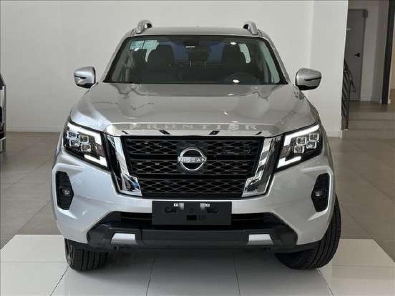 Nissan oferta Frontier XE com mega desconto de R$ 64,4 mil para esvaziar estoque