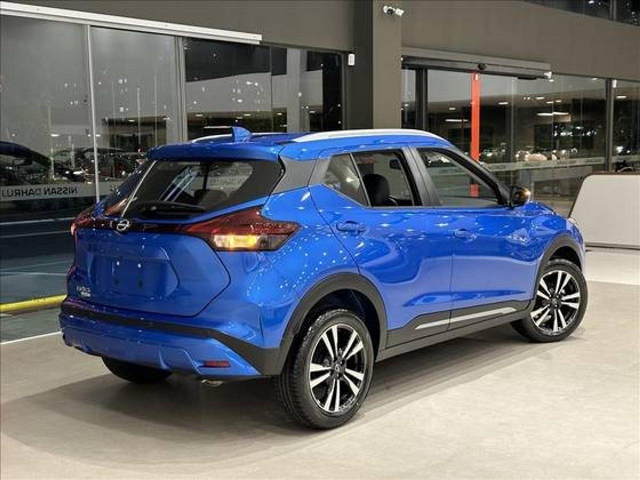 Nissan Kicks Play Active é ofertado com mega desconto de R$ 24.900 para zerar estoque