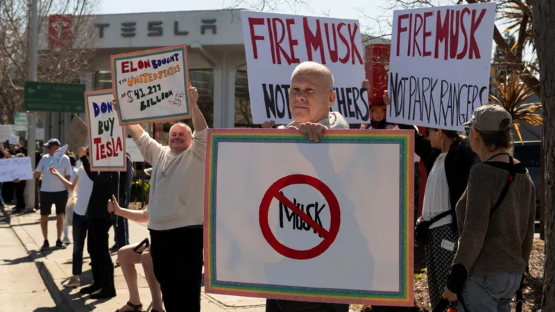 Protestos contra Elon Musk se intensificam globalmente