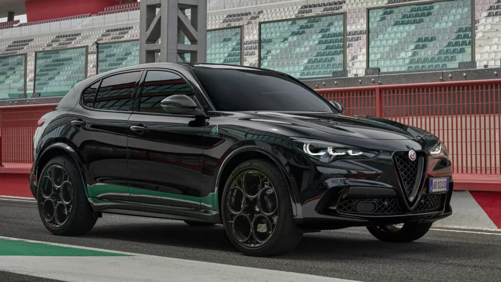 Alfa Romeo Stelvio repaginado chegará em 2026 com opções elétricas e híbridas