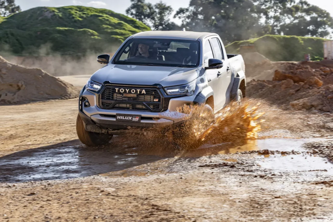 Nova Toyota Hilux GR Sport 2026 terá design de tirar o folêgo