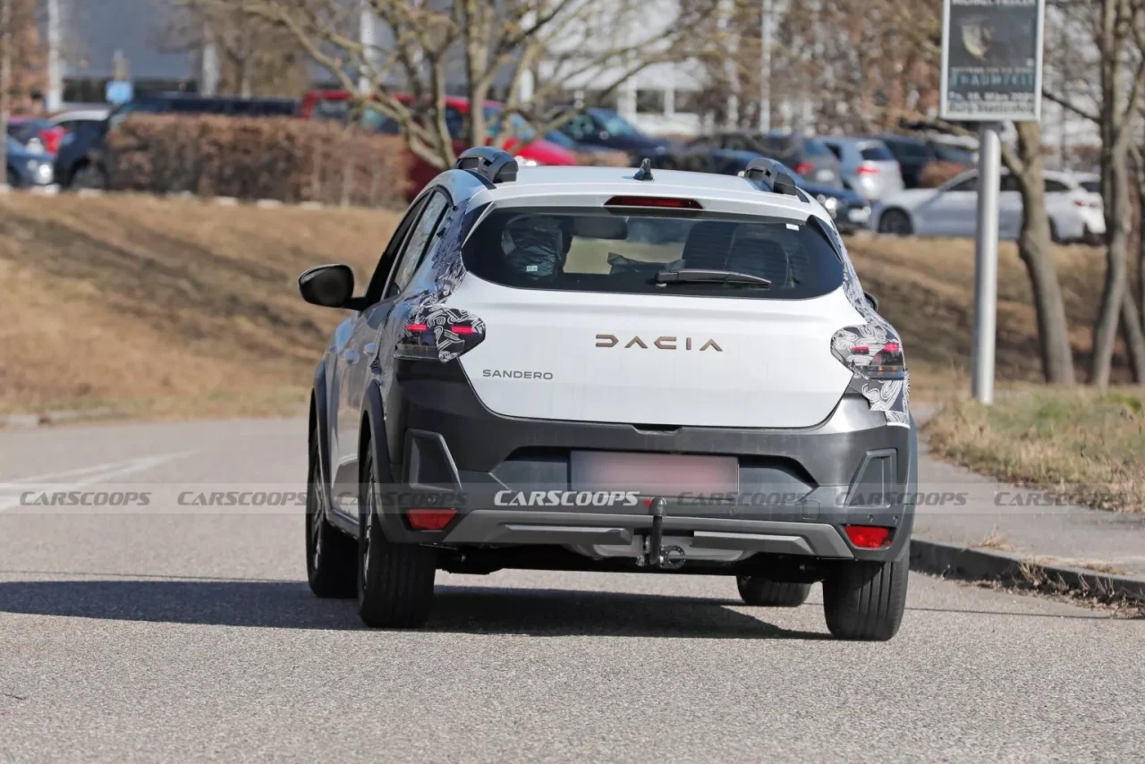 Dacia Sandero Stepway receberá facelift em 2026 com display maior