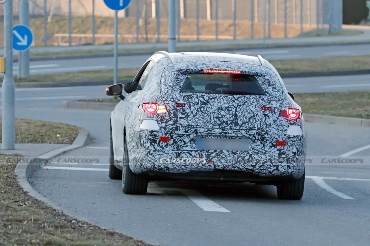 Mercedes-Benz CLA Shooting Brake 2026 é flagrado com visual elegante