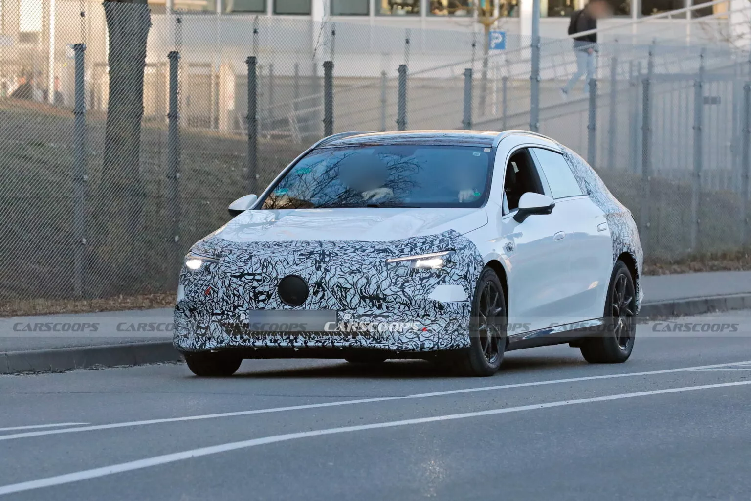 Mercedes-Benz CLA Shooting Brake 2026 é flagrado com visual elegante