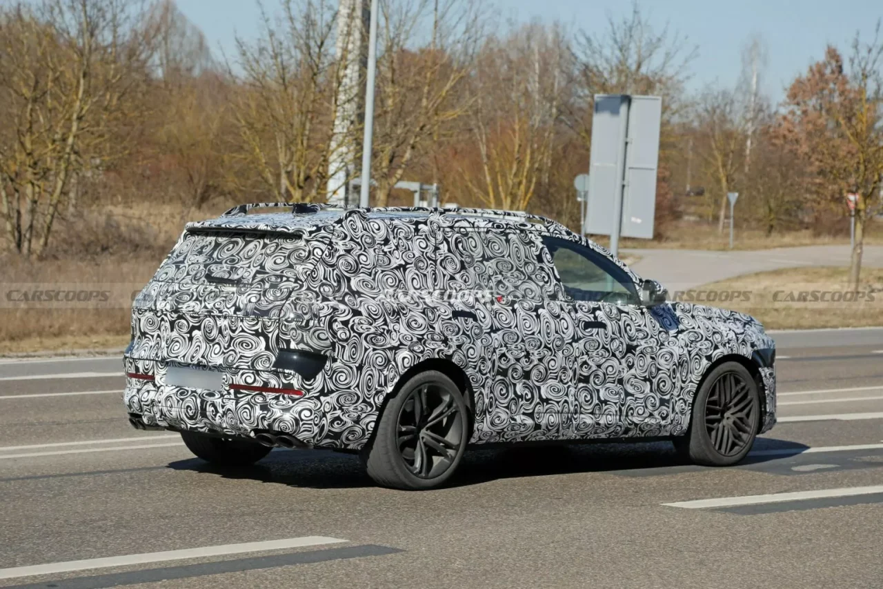 Audi SQ9 2025 é flagrado em testes na Europa com visual renovado