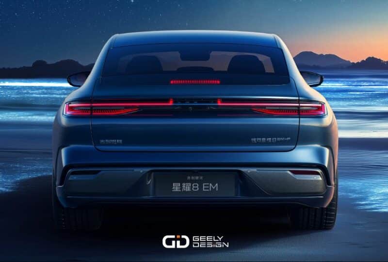 Geely apresenta o novo sedã híbrido plug-in Galaxy Starshine 8 na China