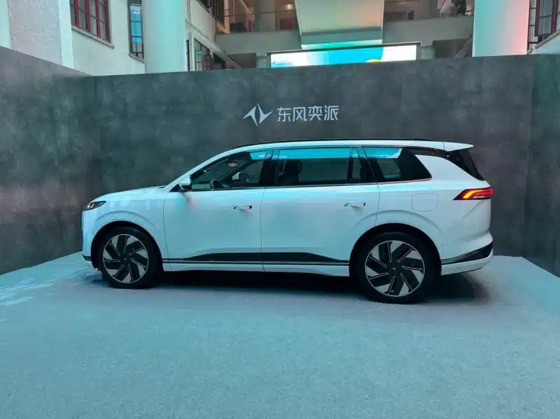 Dongfeng lança crossover elétrico eπ008 com condução inteligente na China