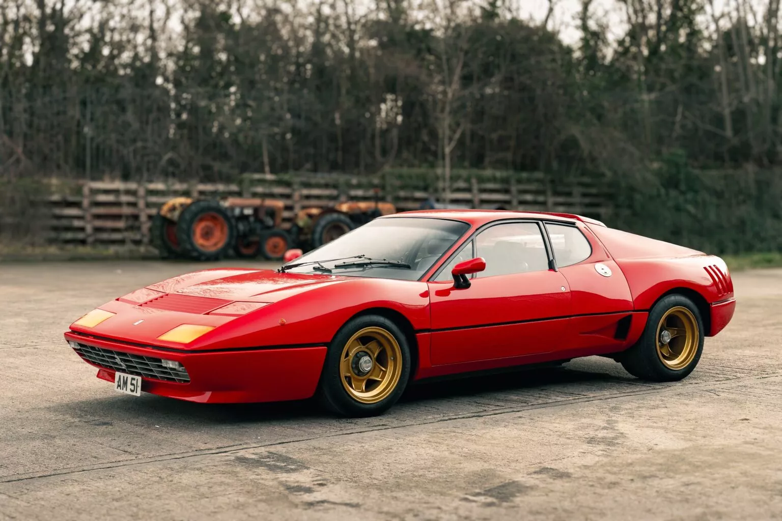 Ferrari 512 BB de 1977 com kit widebody exclusivo vai a leilão no Reino Unido