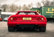 Ferrari 512 BB de 1977 com kit widebody exclusivo vai a leilão no Reino Unido