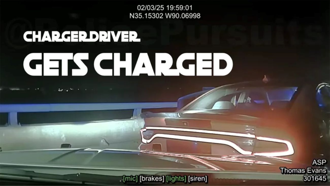 Perseguição em alta velocidade: Dodge Charger tenta fuga da polícia em Arkansas