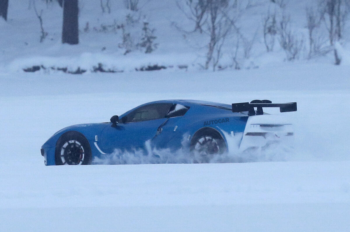 Alpine A310: Protótipo elétrico 2+2 é flagrado em testes na escandinávia