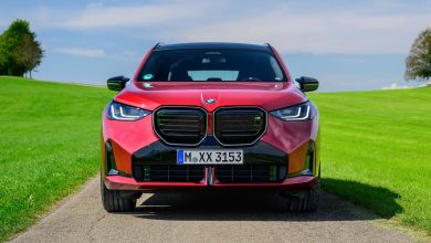 BMW X3 M50 xDrive 2025 chega com design renovado e motor de seis cilindros