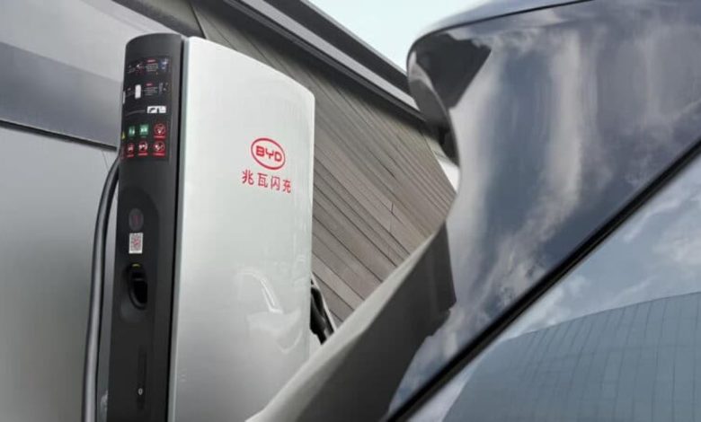 BYD lança estação de carregamento ultrarrápida de 1 MW para carros elétricos