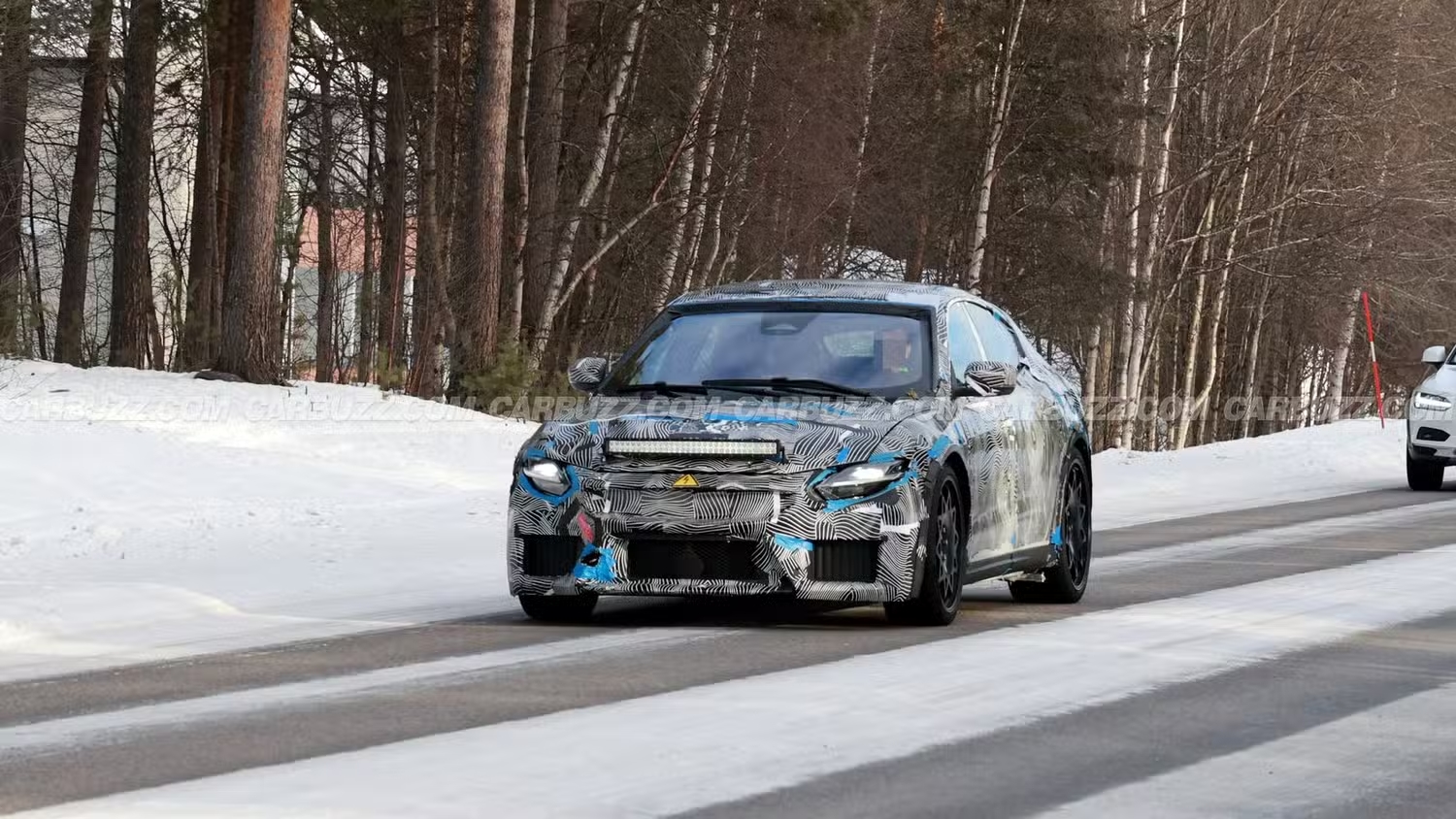 Ferrari testa seu primeiro veículo elétrico com visual de crossover