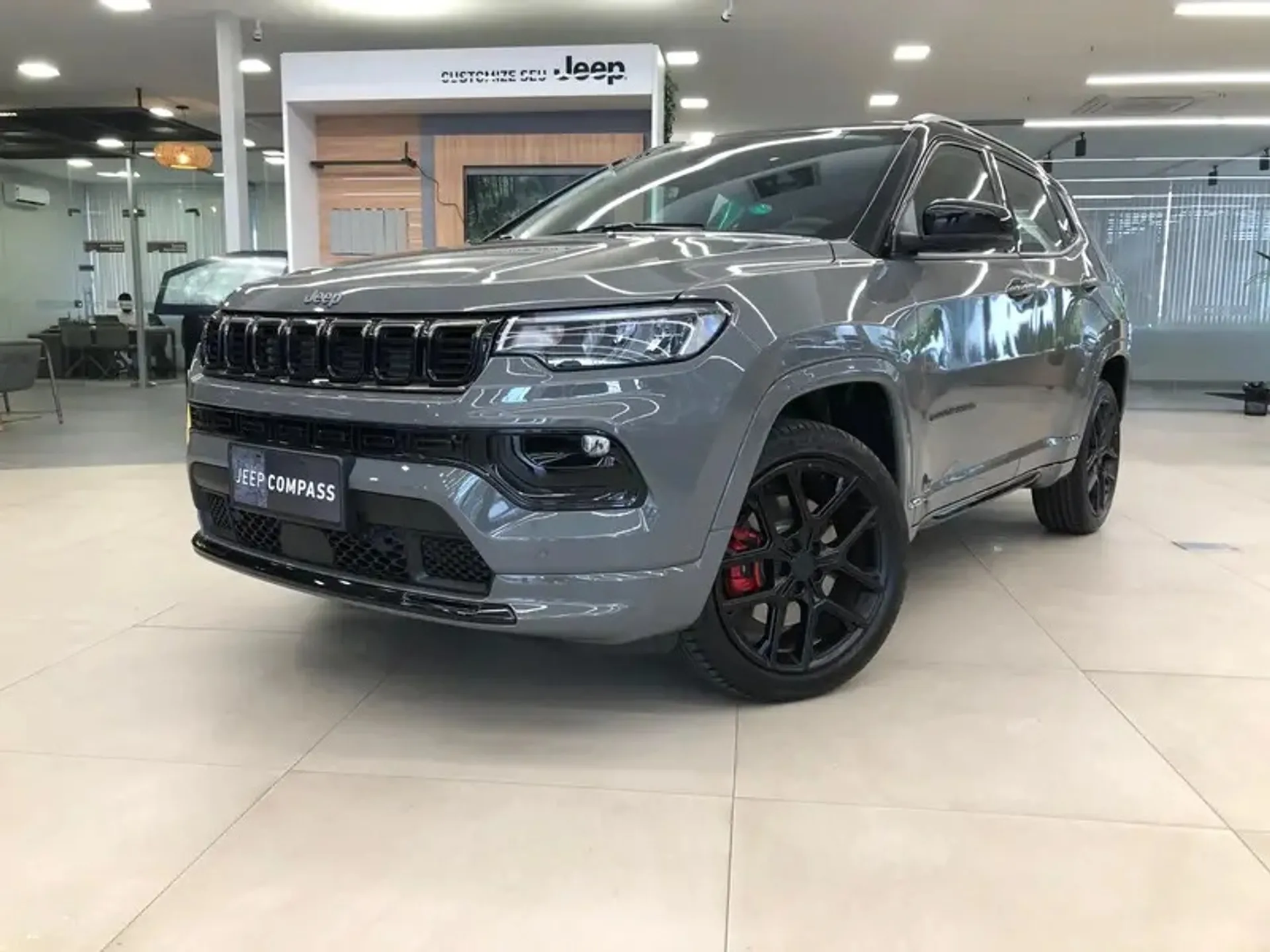 Jeep Compass Blackhawk é anunciado em março com mega desconto R$ 46,7 mil para zerar estoque