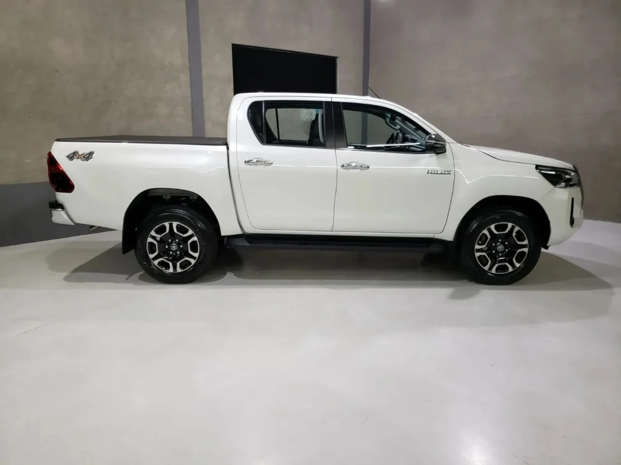 Toyota Hilux é liberada em março com mega desconto de R$ 55.096 para limpar estoque