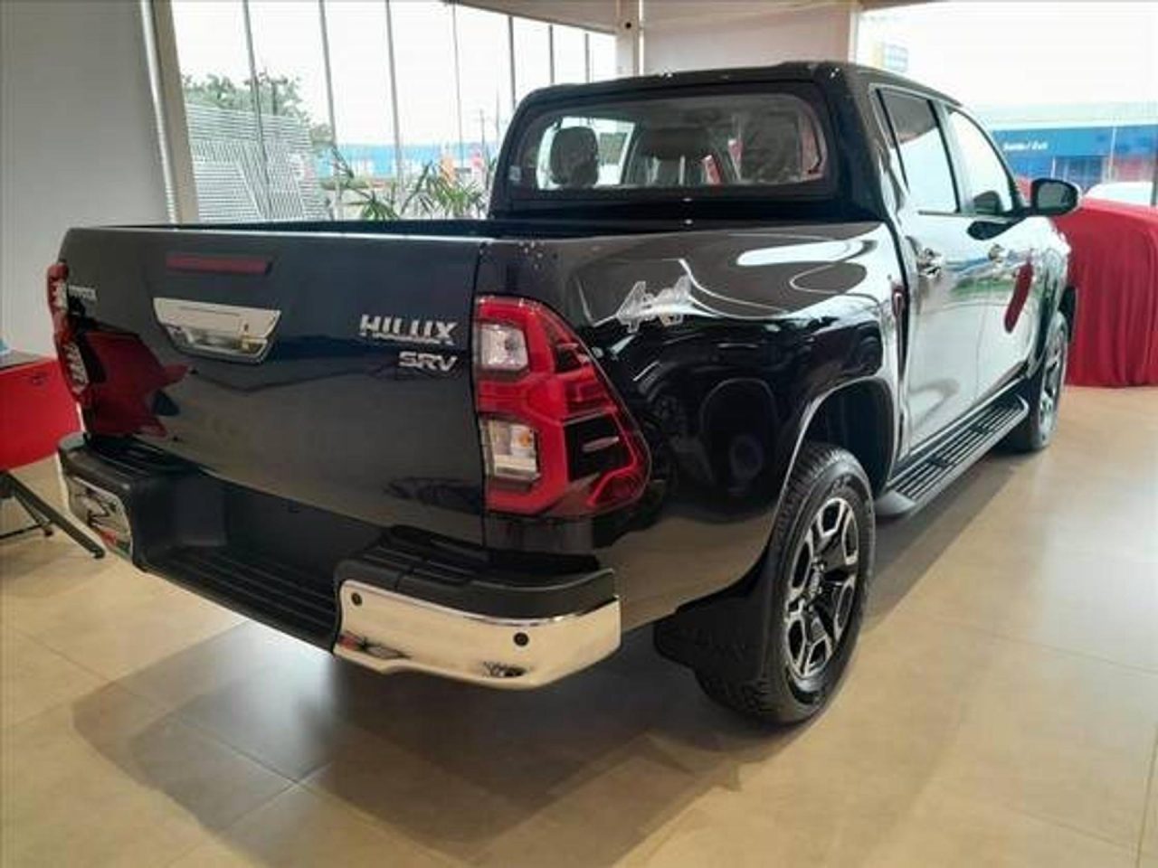 Toyota Hilux SR com grande oferta de R$ 55 mil de desconto para CNPJ