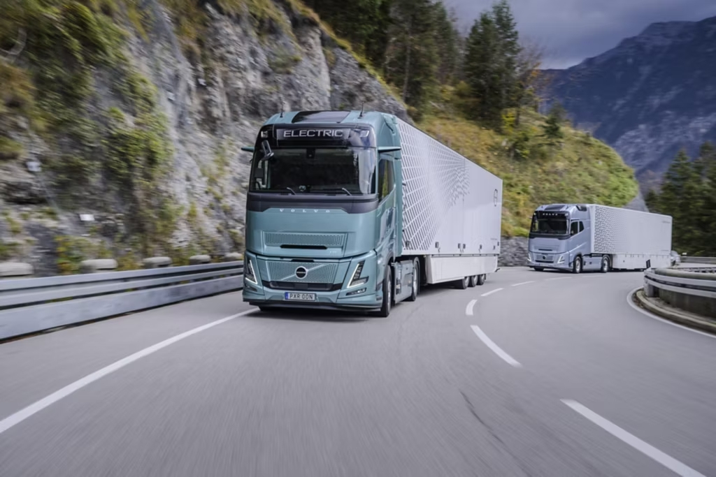 Volvo Trucks lidera o segmento de caminhões elétricos pesados na Europa e América do Norte